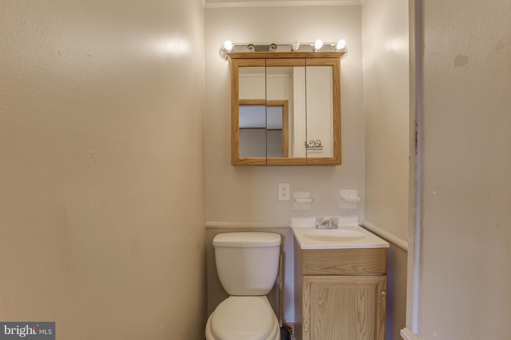 957 Elm Road Baltimore, MD 21227 - Photo 13 of 30 Bath
