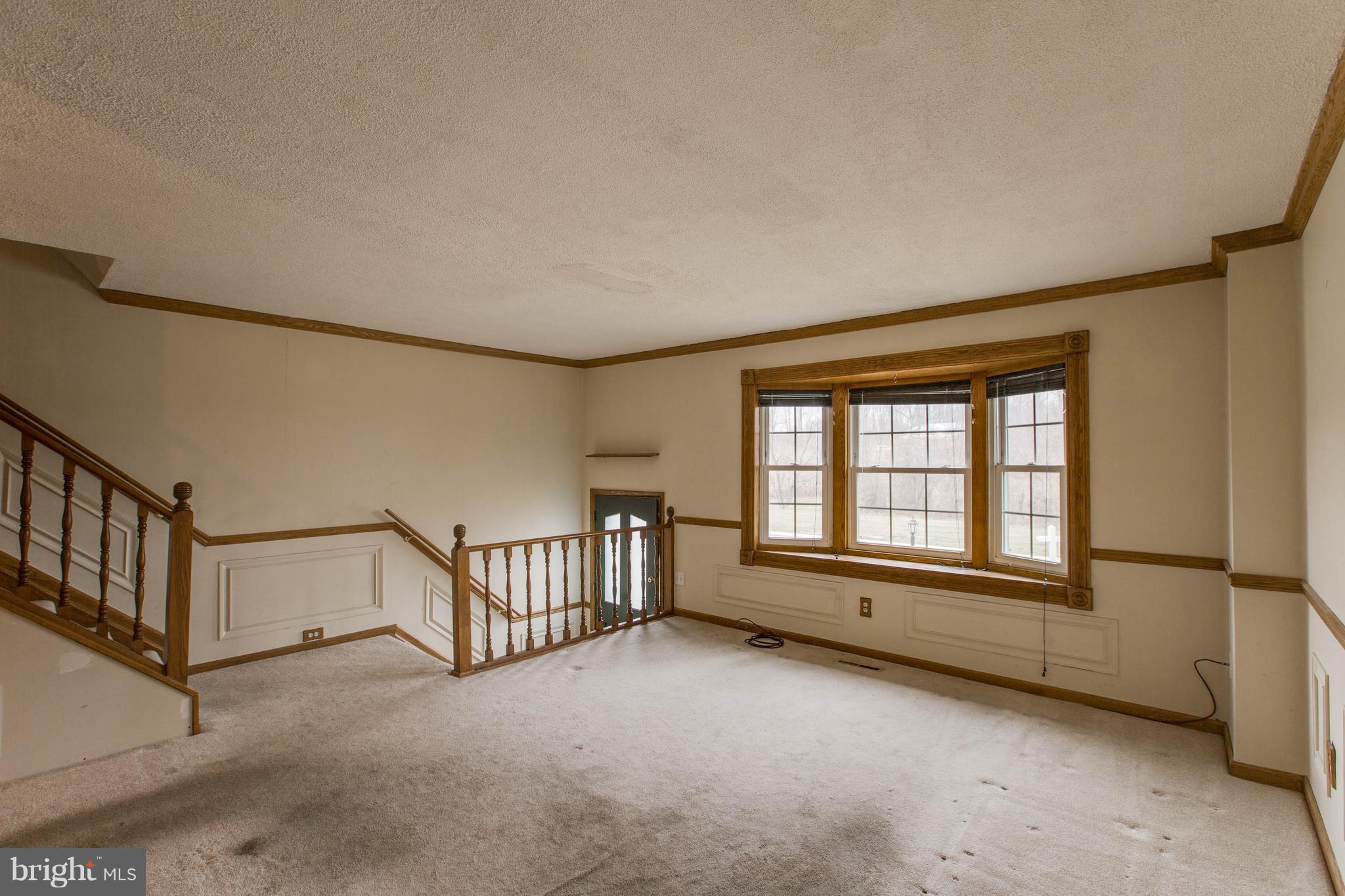 957 Elm Road Baltimore, MD 21227 - Photo 4 of 30 Living Room