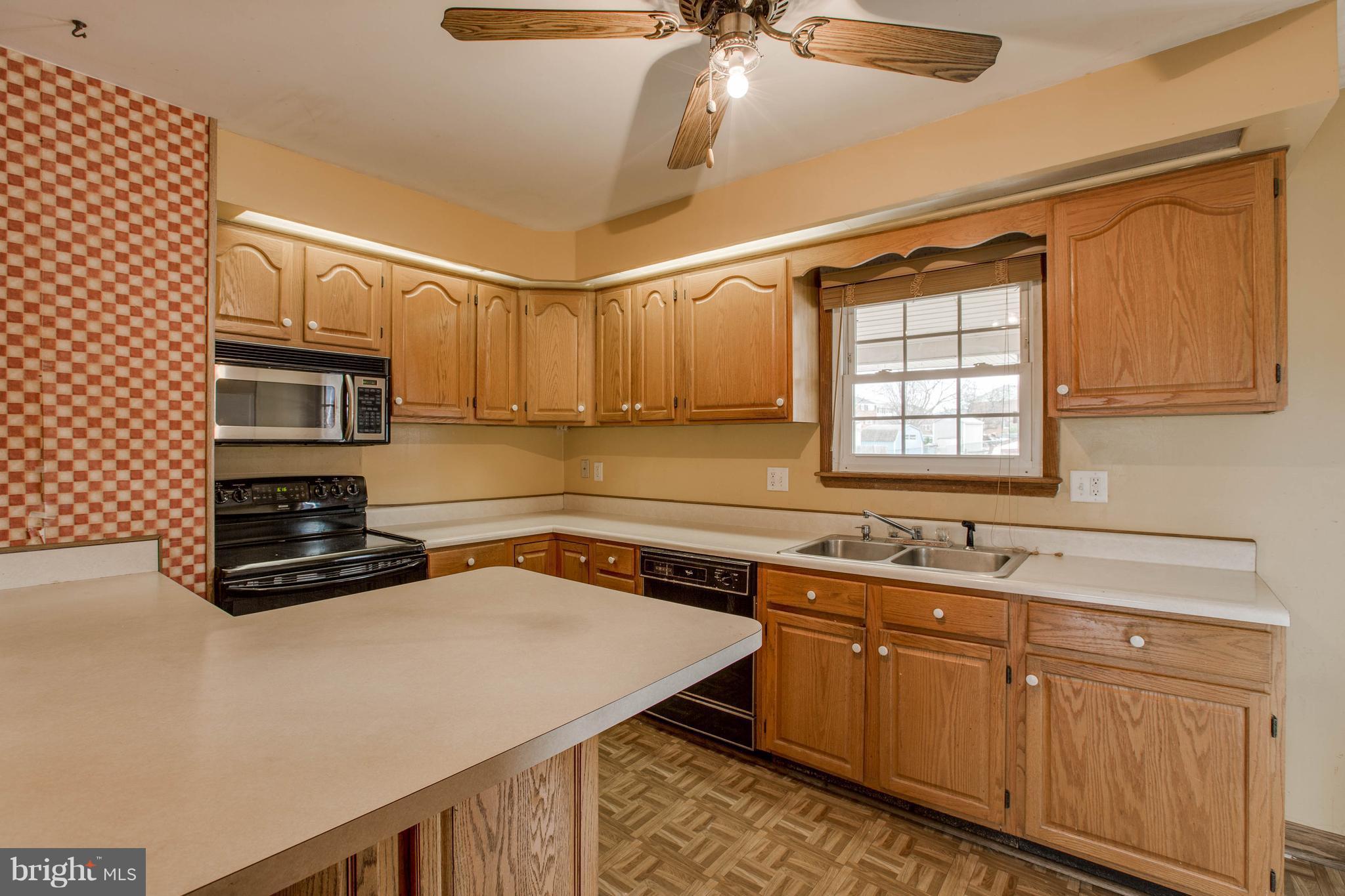 957 Elm Road Baltimore, MD 21227 - Photo 8 of 30 Kitchen