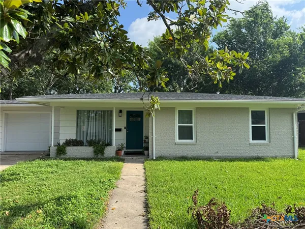 $223,900 | 2304 East Mistletoe Avenue, Victoria, TX 77901