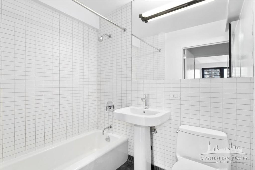222 East 39th Street, Unit 17D Manhattan, NY 10016 - Photo 5 of 12 Photo 5