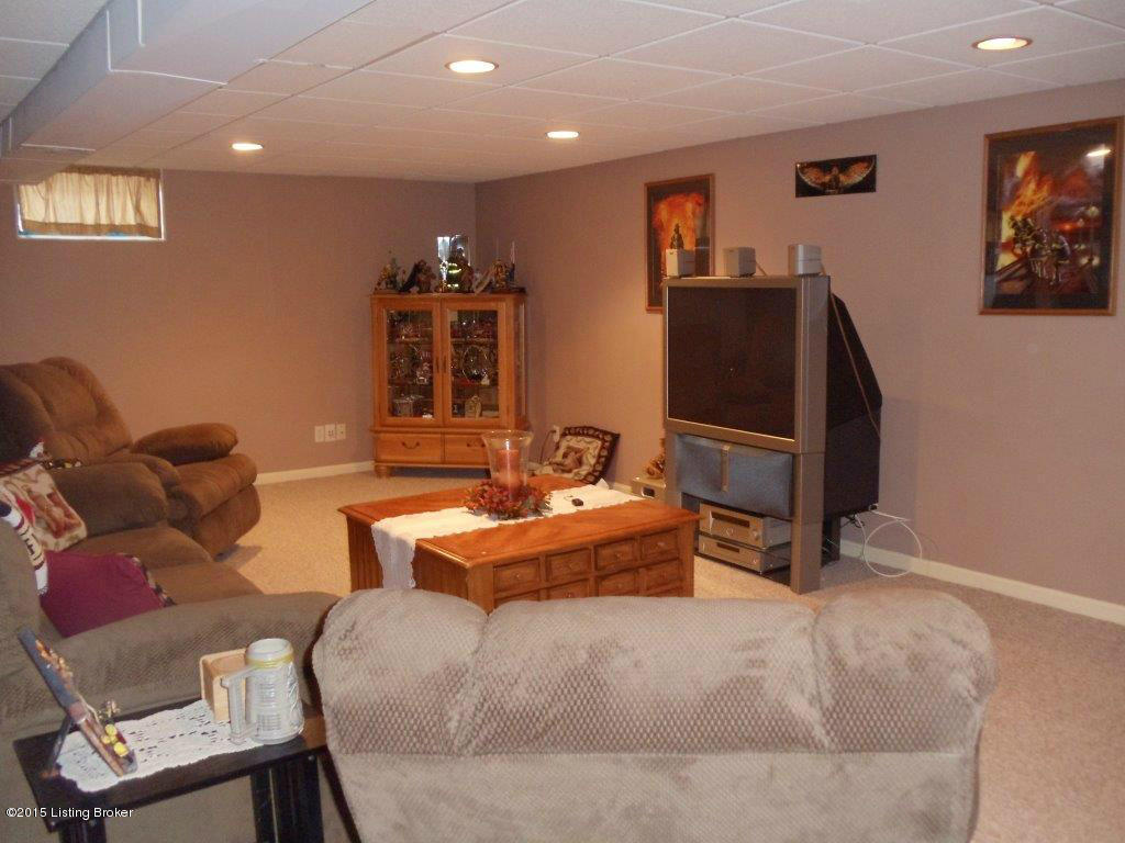 8604 Eula Road Louisville, KY 40219 - Photo 7 of 21 DSC06646