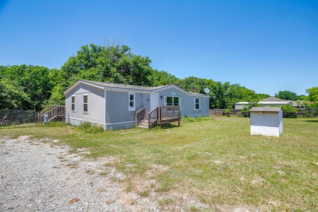 178 Valley Lake Lane Springtown, TX 76082 - Photo 2 of 33