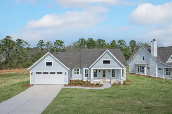 a view of a house with backyard and garden