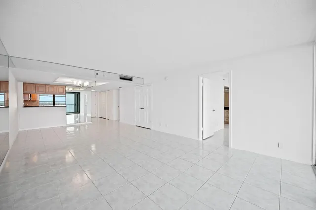 a view of a big room with closet and windows