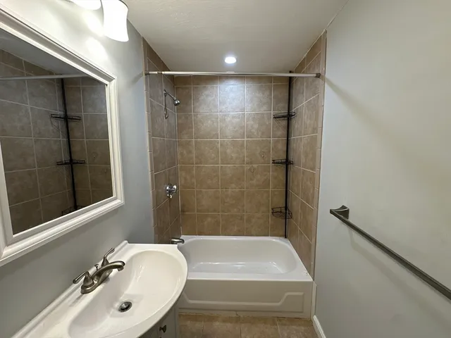 $1,750 | 78 Park Revere Ma, Unit 1F, Revere, MA 02151