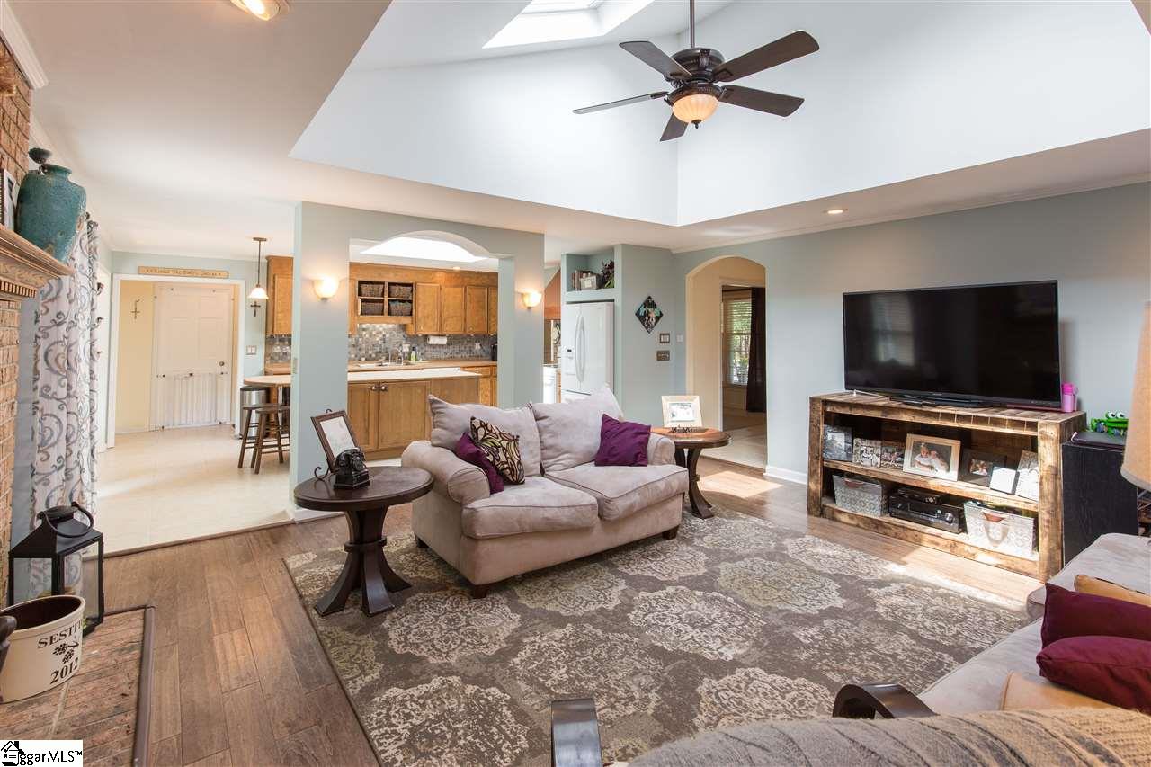30 Cobblestone Road Greenville, SC 29615 - Photo 2 of 25 Gallery Image 2