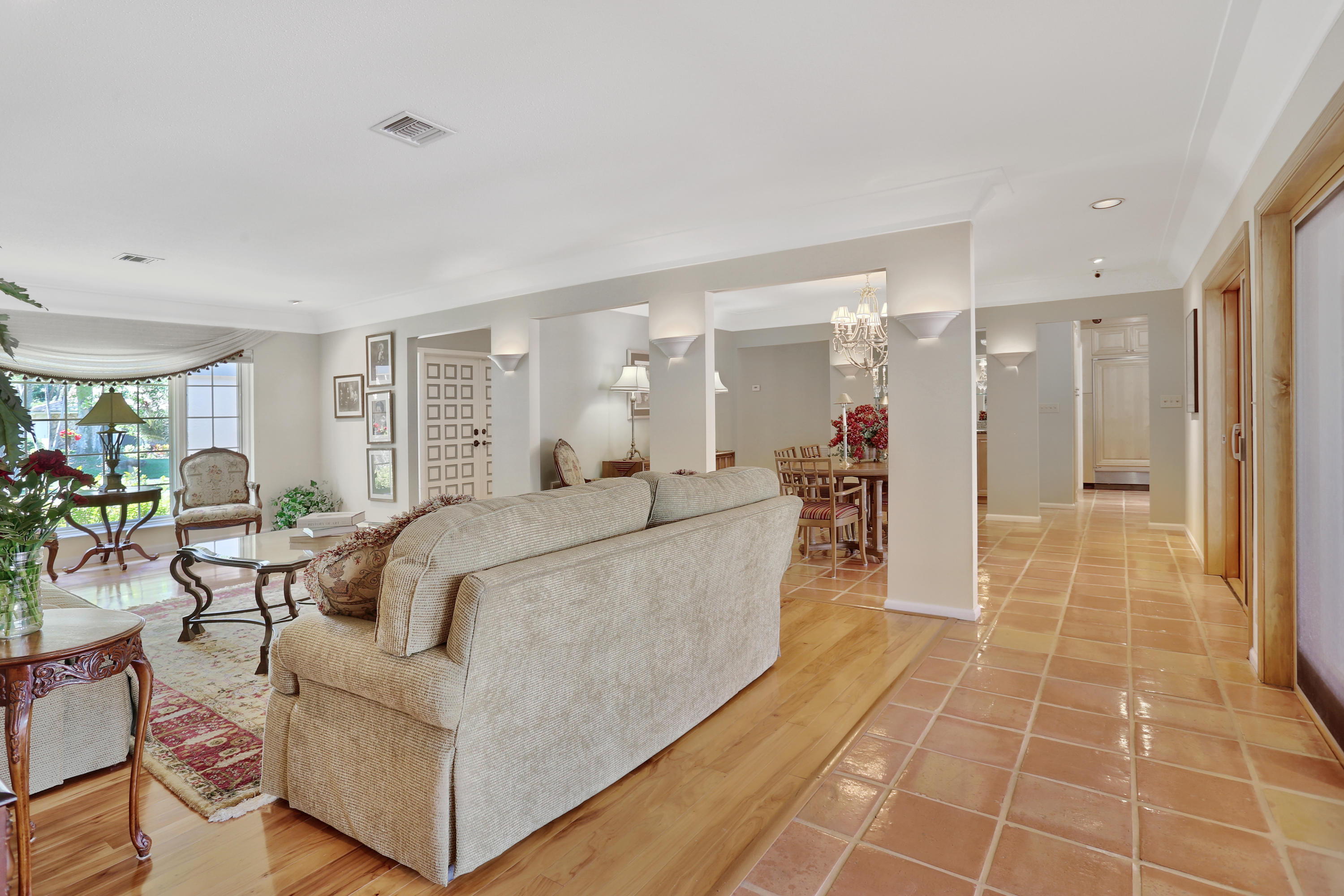 6857 Entrada Place Boca Raton, FL 33433 - Photo 5 of 12 LIVING RM. VIEW TO DINING RM.