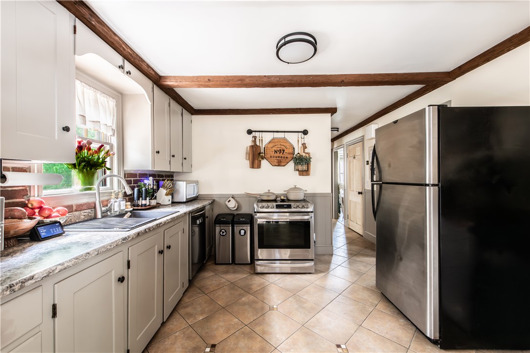 75 Knotty Oak Road Coventry, RI 02816 - Photo 15 of 48