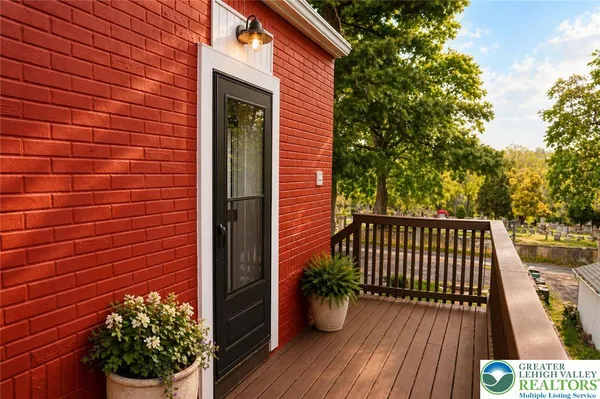 $2,350 | 909 Jackson Street, Unit 2, Easton, PA 18042