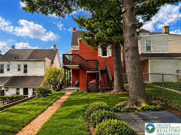 $2,350 | 909 Jackson Street, Unit 2, Easton, PA 18042