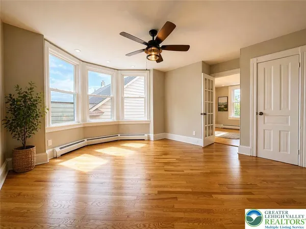 $2,350 | 909 Jackson Street, Unit 2, Easton, PA 18042