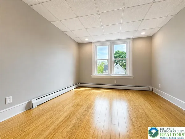 $2,350 | 909 Jackson Street, Unit 2, Easton, PA 18042