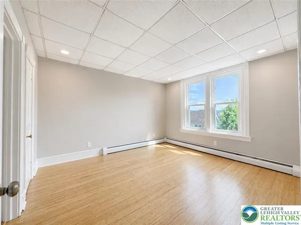 $2,350 | 909 Jackson Street, Unit 2, Easton, PA 18042