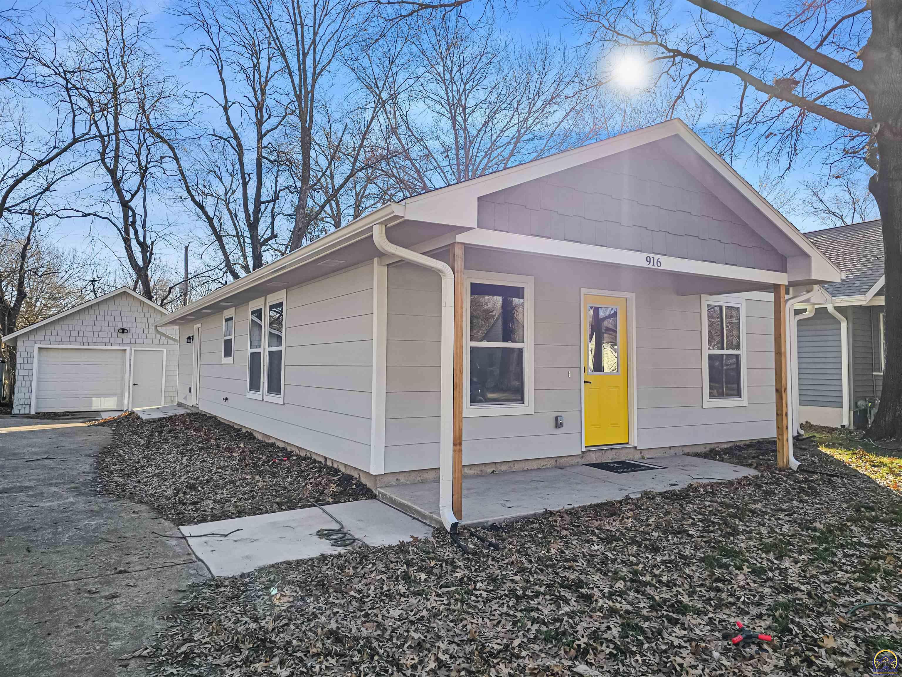 916 Southwest Warren Ave  