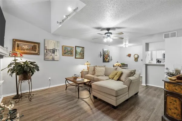 $189,900 | 3201 Donnelly Circle, Unit 309, Fort Worth, TX 76107