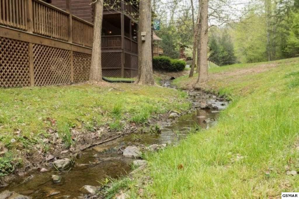 704 Grey Hawk Way Pigeon Forge, TN 37863 - Photo 2 of 29