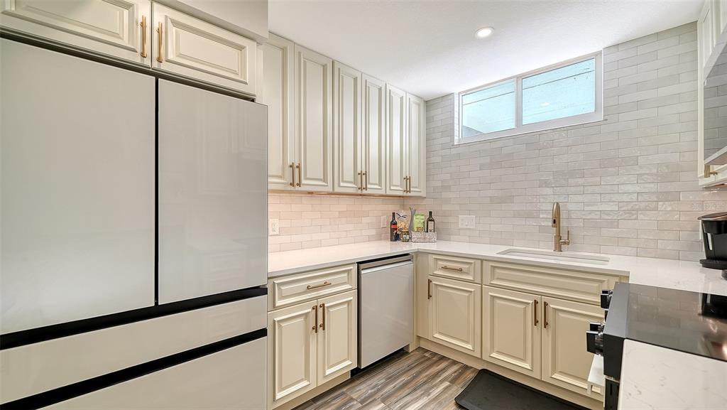 100 Sands Point Road, Unit 324 Longboat Key, FL 34228 - Photo 17 of 49