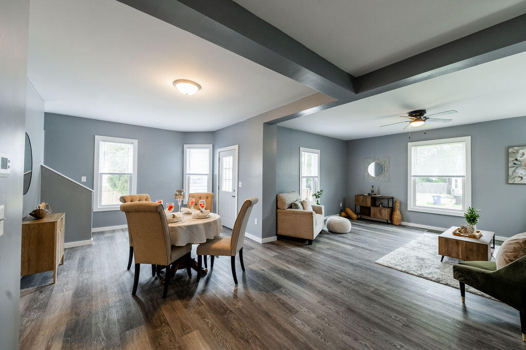 1721 St Clair Street Racine, WI 53402 - Photo 3 of 16 Living & Dining