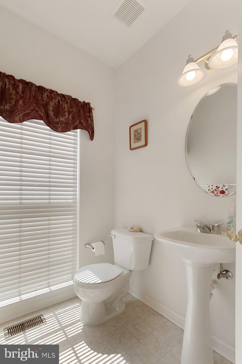 7692 Seneca Ridge Drive York, PA 17403 - Photo 19 of 37 Gallery Image 19
