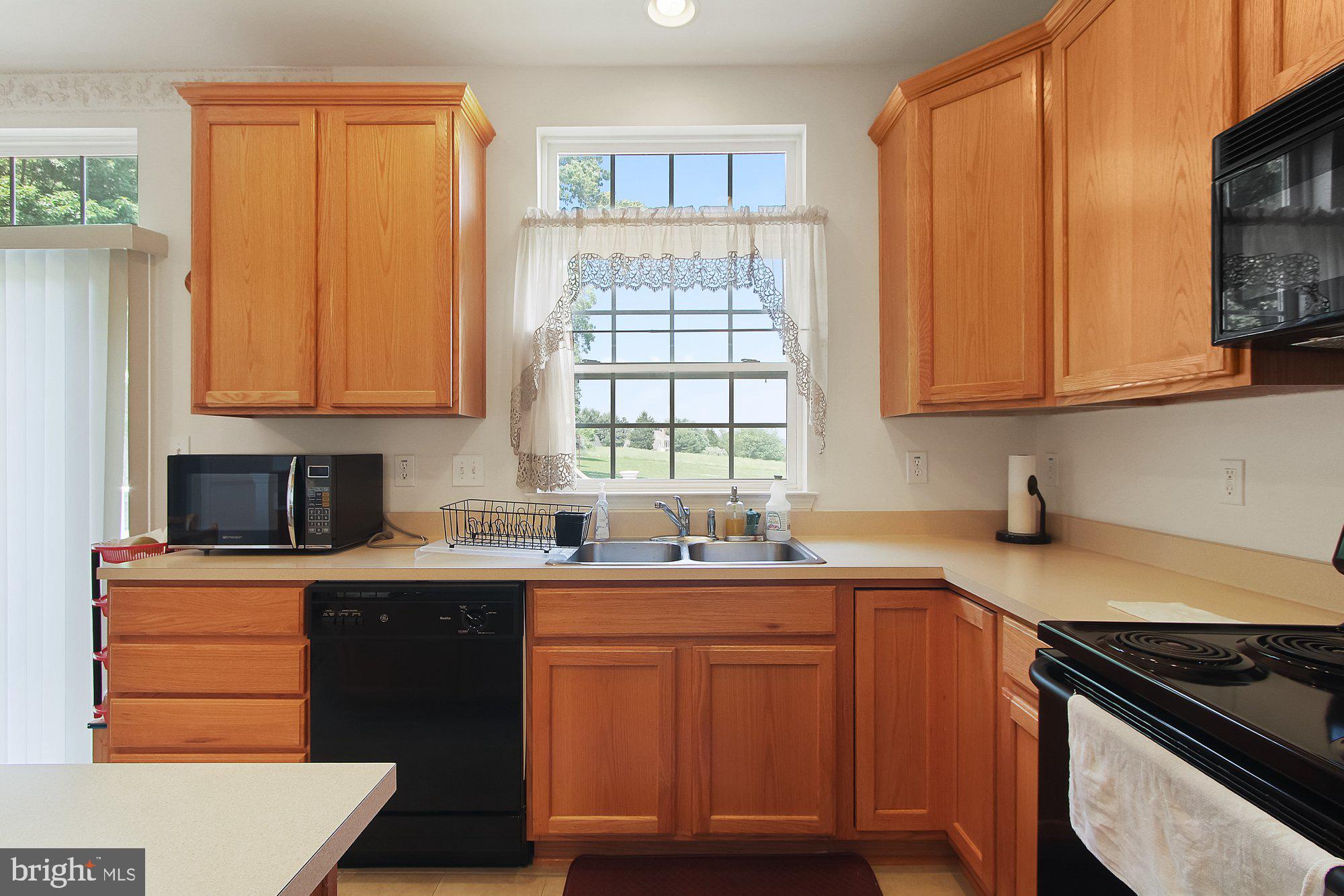 7692 Seneca Ridge Drive York, PA 17403 - Photo 10 of 37 Gallery Image 10
