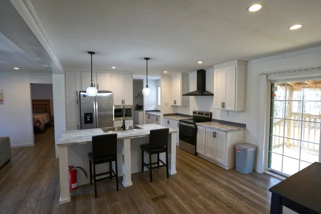 a en suite bathroom with a double vanity sink and a mirror