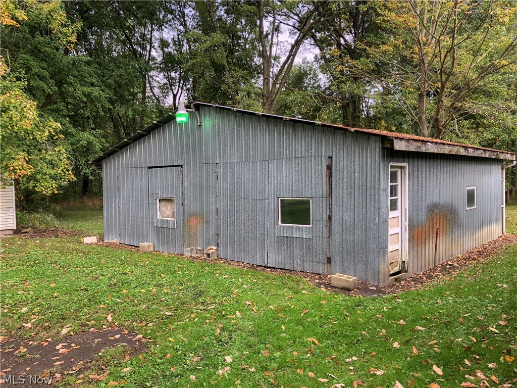 2072 South Leavitt Road Southwest Warren, OH 44481 - Photo 3 of 13