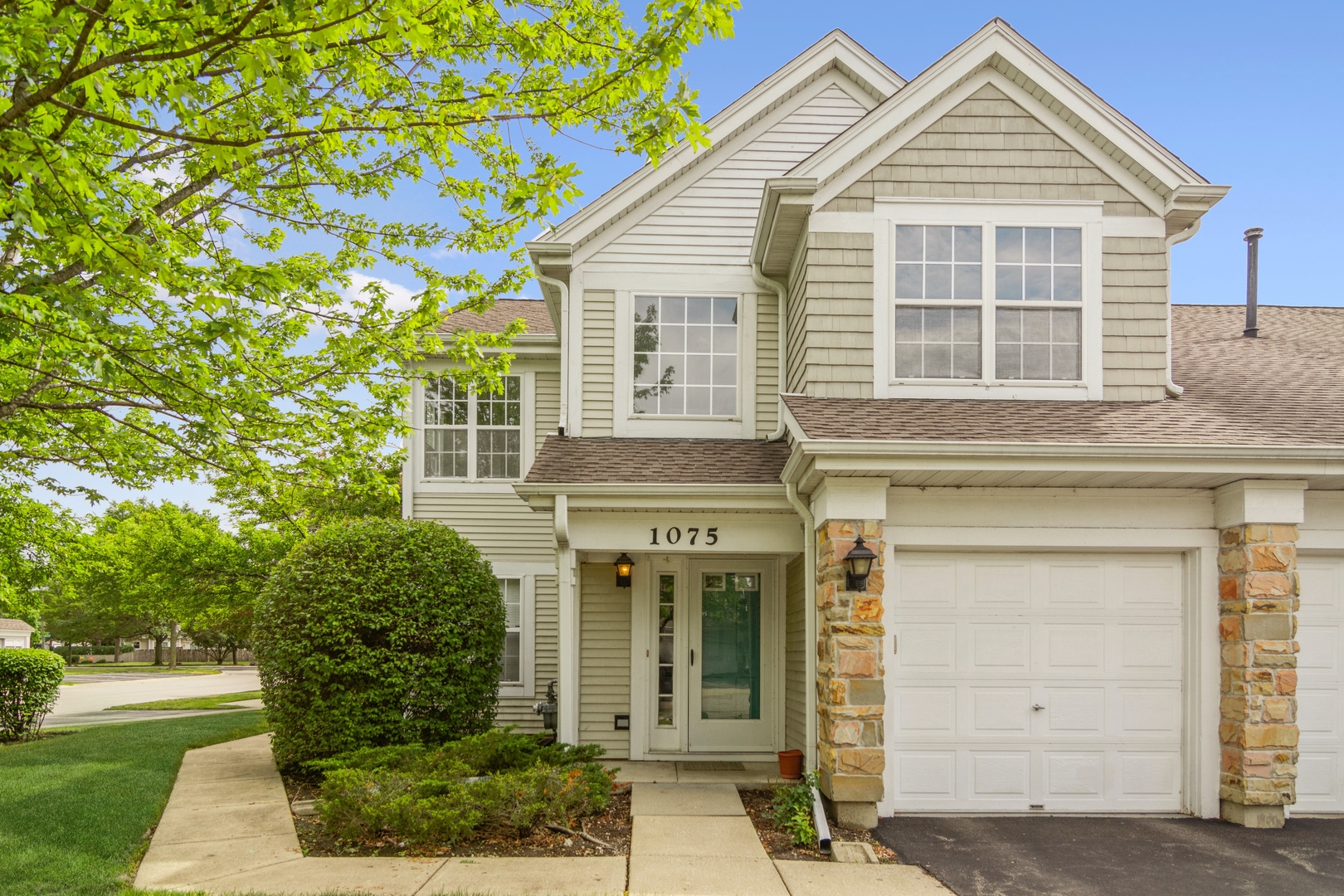 1075 Providence Lane Buffalo Grove, IL 60089 - Photo 1 of 10