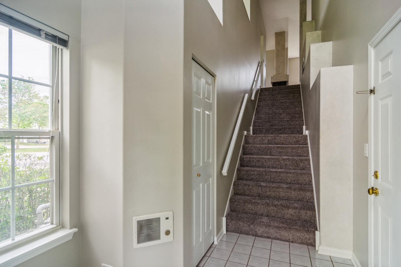 1075 Providence Lane Buffalo Grove, IL 60089 - Photo 2 of 10