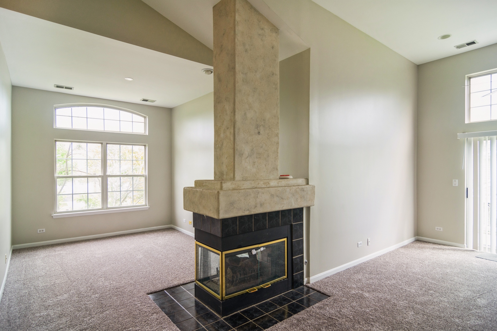 1075 Providence Lane Buffalo Grove, IL 60089 - Photo 4 of 10