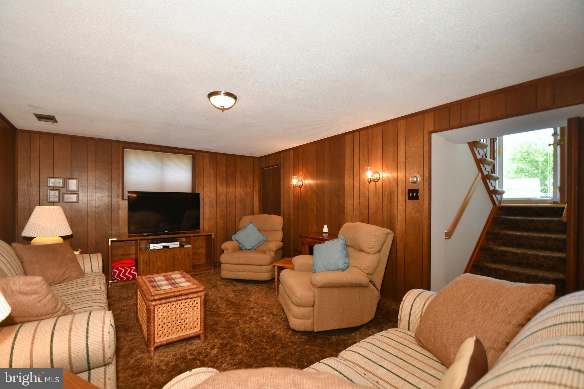 4421 Wynn Road Baltimore, MD 21236 - Photo 22 of 40 Huge family room