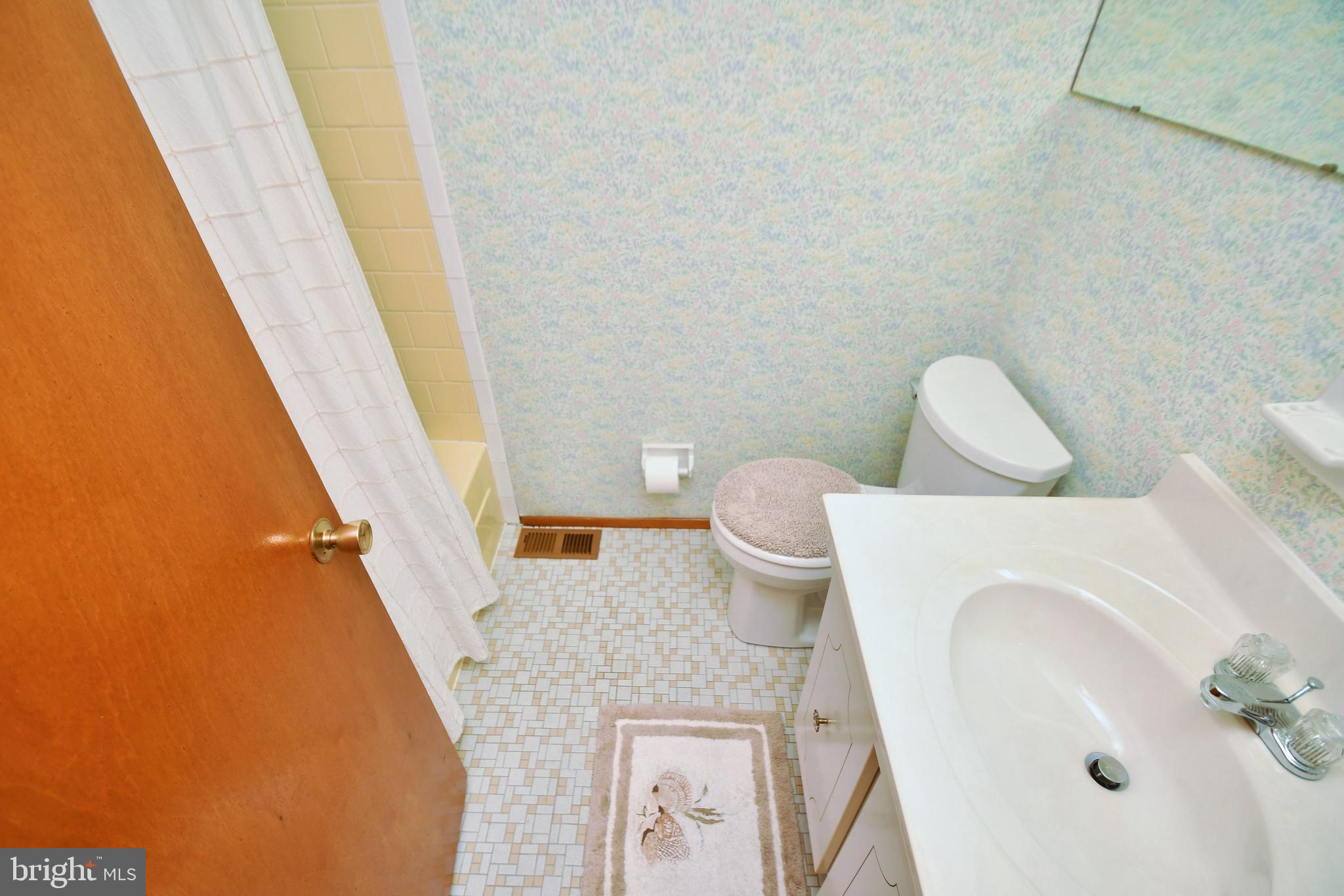 4421 Wynn Road Baltimore, MD 21236 - Photo 34 of 40 Hall bath with ceramic tile