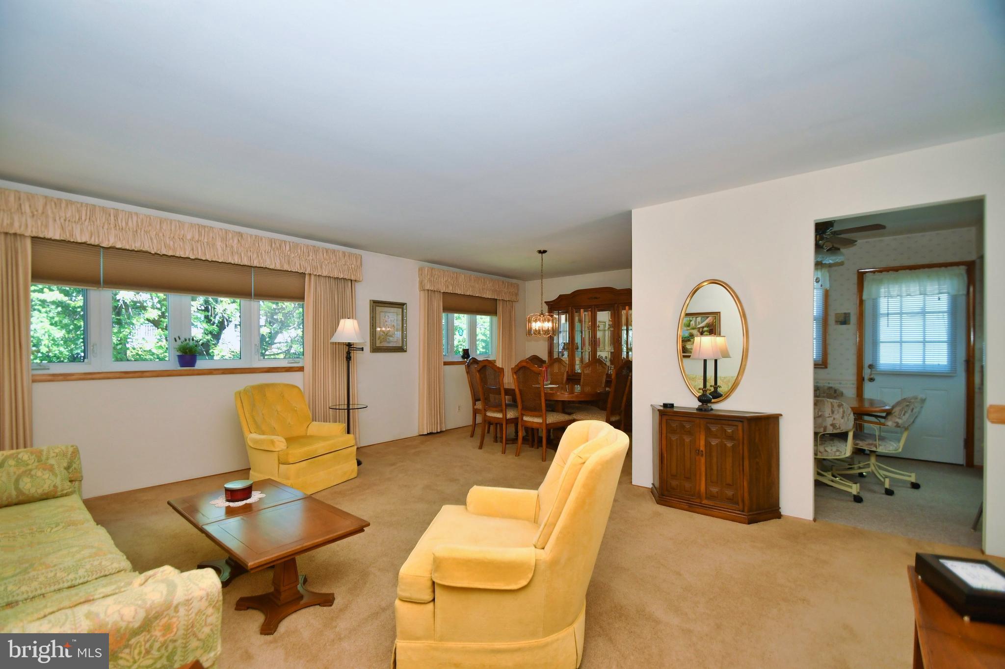 4421 Wynn Road Baltimore, MD 21236 - Photo 4 of 40 Flexible living room/dining room space
