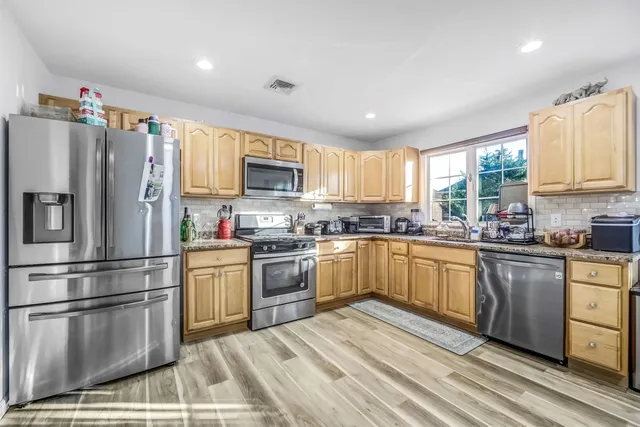 $860,000 | 386 A Park Avenue, Unit A, Fairview, NJ 07022