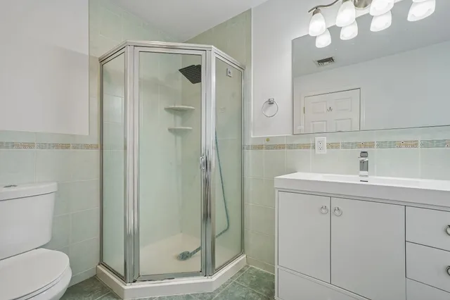 $860,000 | 386 A Park Avenue, Unit A, Fairview, NJ 07022