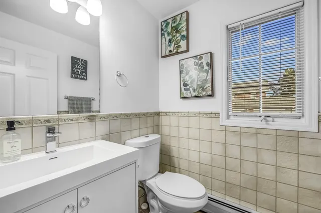 $860,000 | 386 A Park Avenue, Unit A, Fairview, NJ 07022