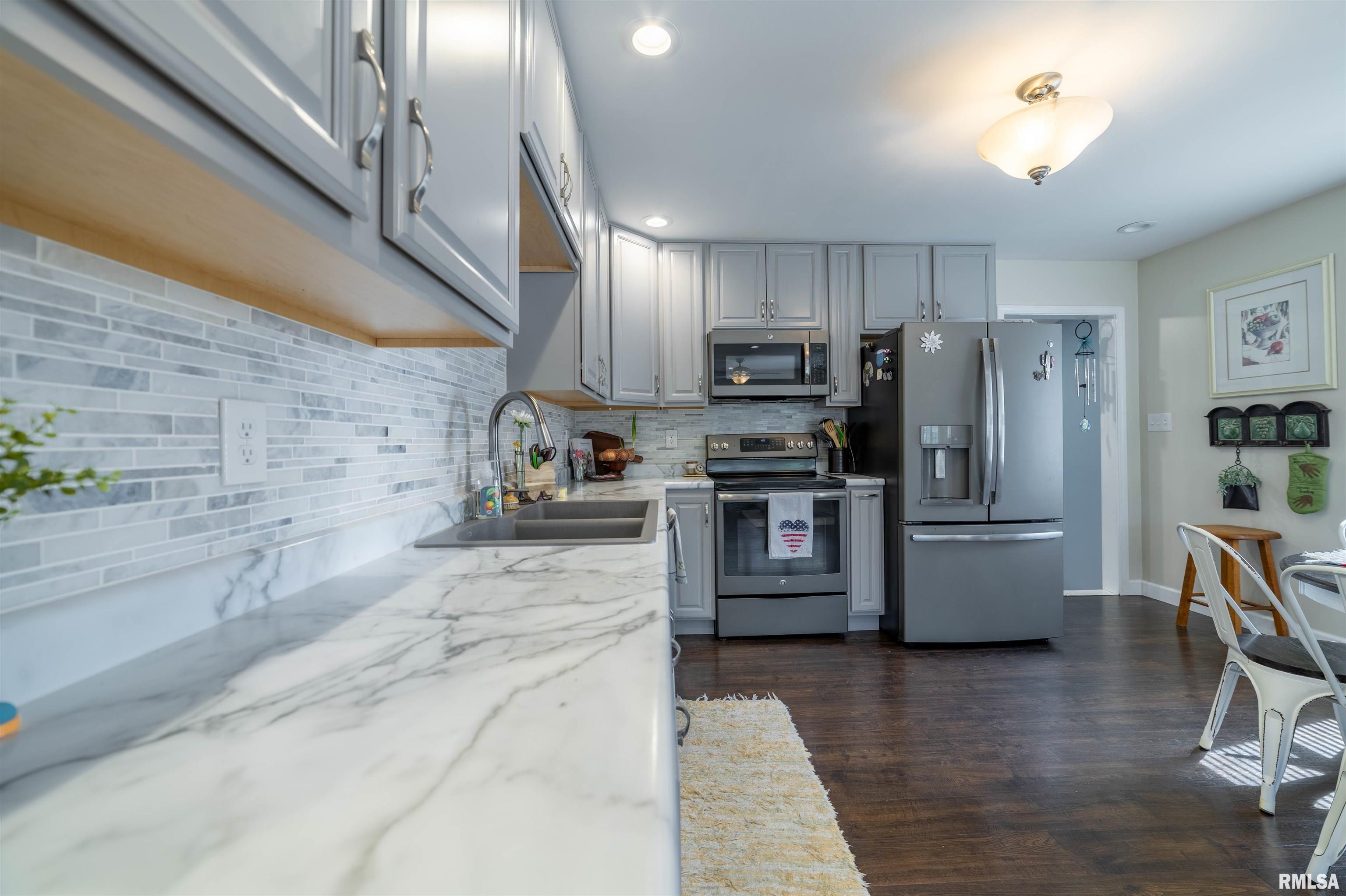 1416 Madison Street Quincy, IL 62301 - Photo 5 of 27
