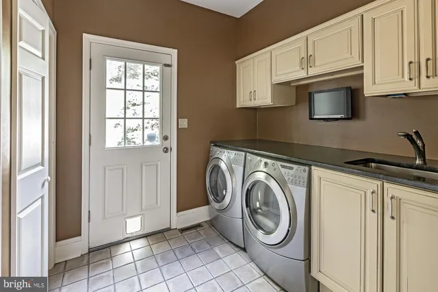 $899,900 | 132 Dewberry Drive, Hockessin, DE 19707