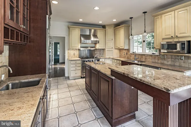 $899,900 | 132 Dewberry Drive, Hockessin, DE 19707