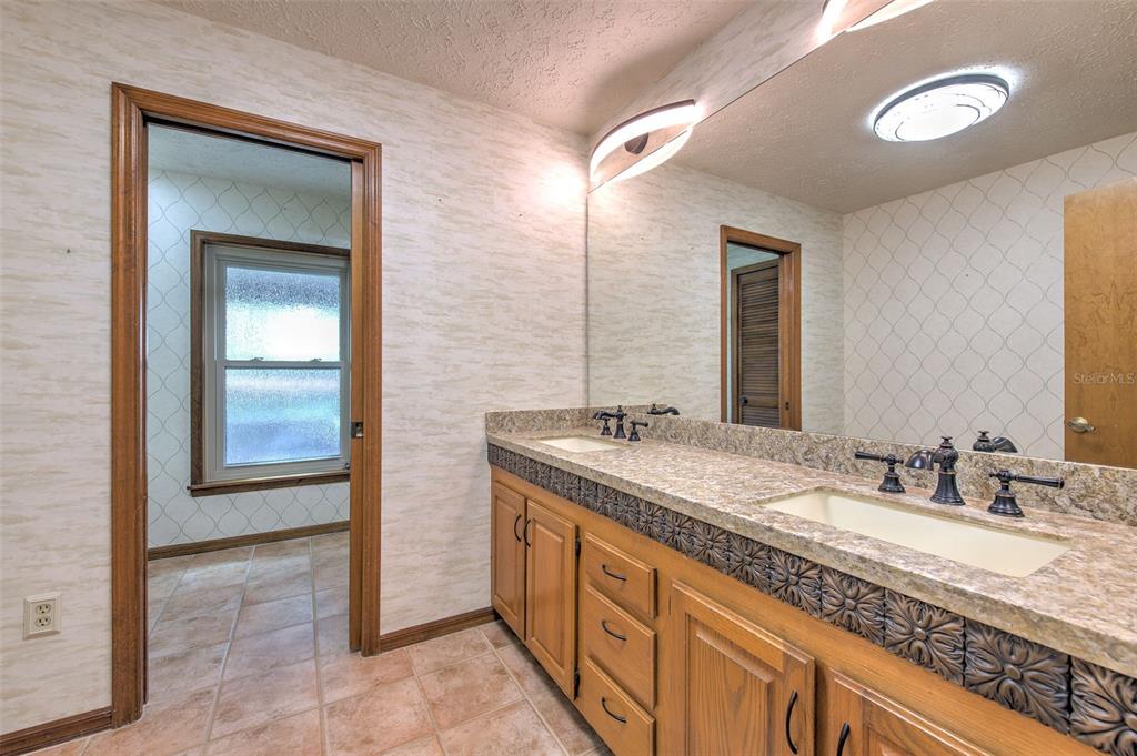 2102 Whitlock Place Dover, FL 33527 - Photo 24 of 45