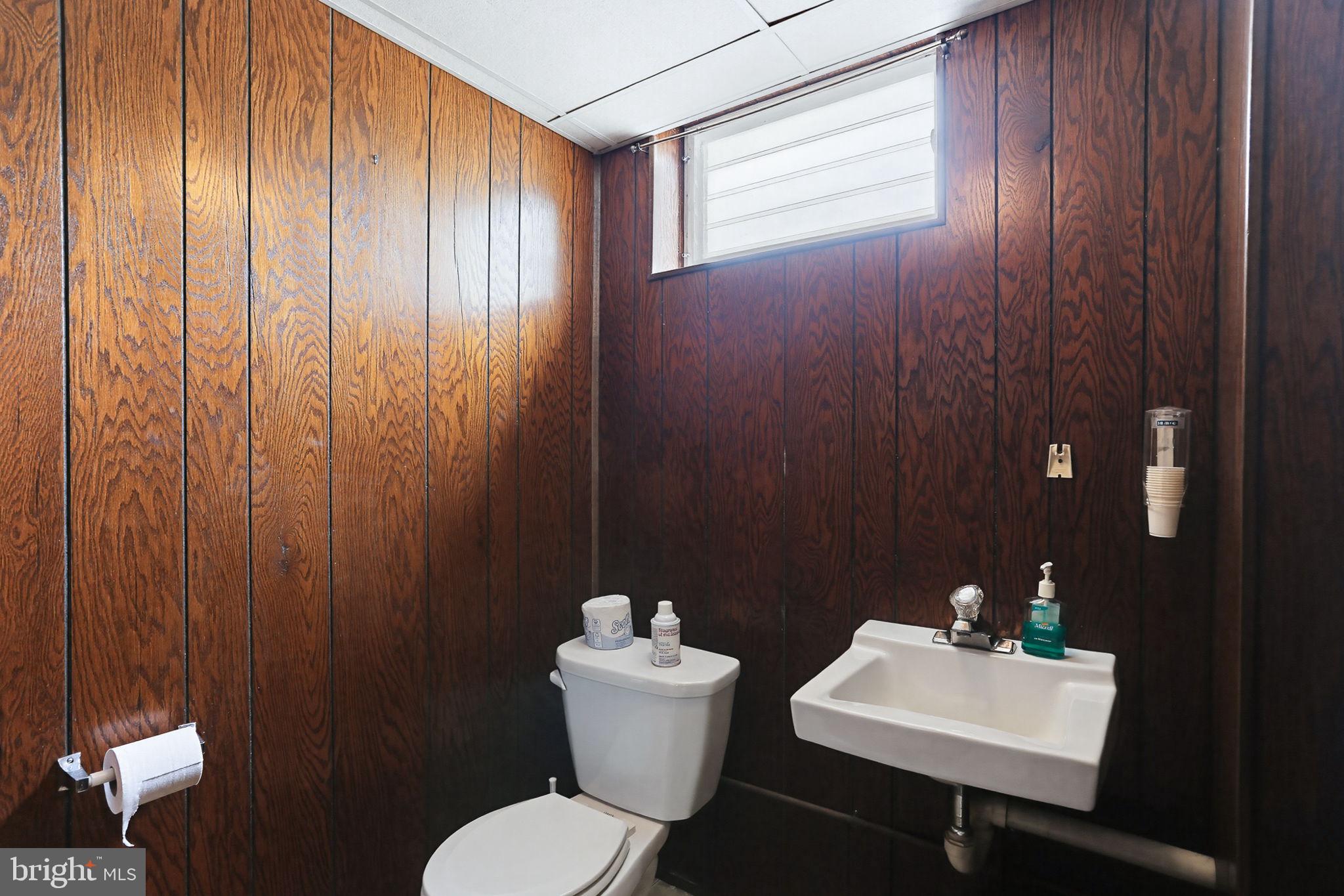 9301 Gardenia Road Baltimore, MD 21236 - Photo 36 of 37 a bathroom with a toilet a sink and mirror