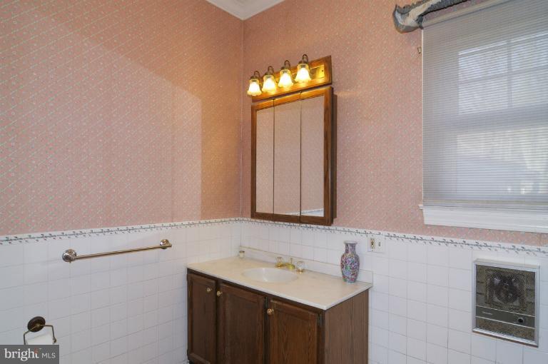 17214 Dr Bird Road Silver Spring, MD 20906 - Photo 11 of 30 Bath