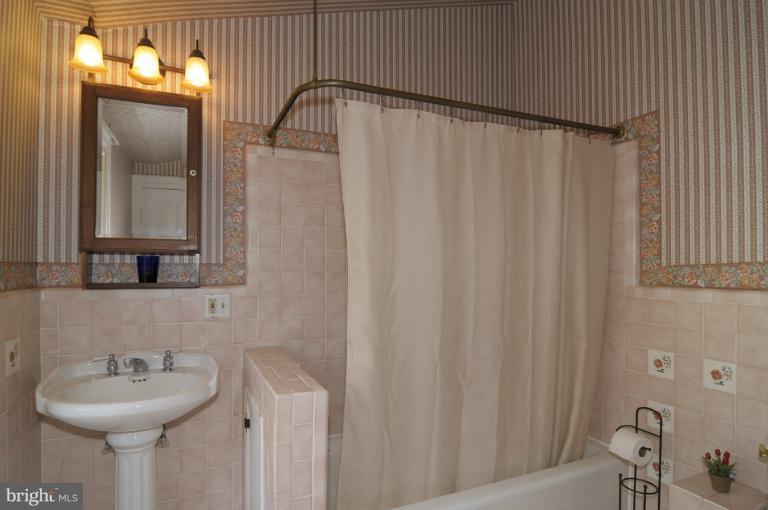 17214 Dr Bird Road Silver Spring, MD 20906 - Photo 18 of 30 Bath
