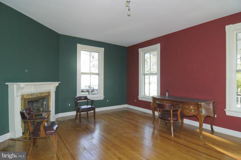 17214 Dr Bird Road Silver Spring, MD 20906 - Photo 6 of 30 Living Room