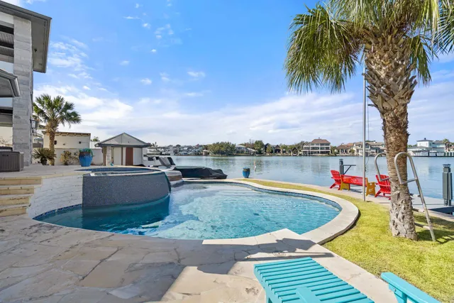 $3,925,000 | 404 Matern Court, Horseshoe Bay, TX 78657