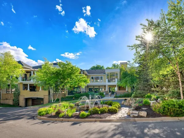 $1,649,900 | 715 Linden Street, Unit 204, Mendota Heights, MN 55118