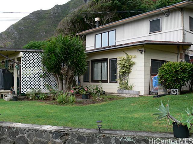 a view of a house with a yard
