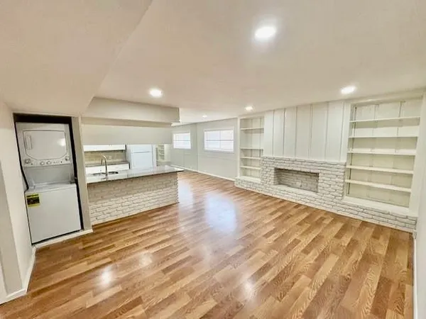 $1,900 | 2101 Fountain View Drive, Unit 14, Houston, TX 77057