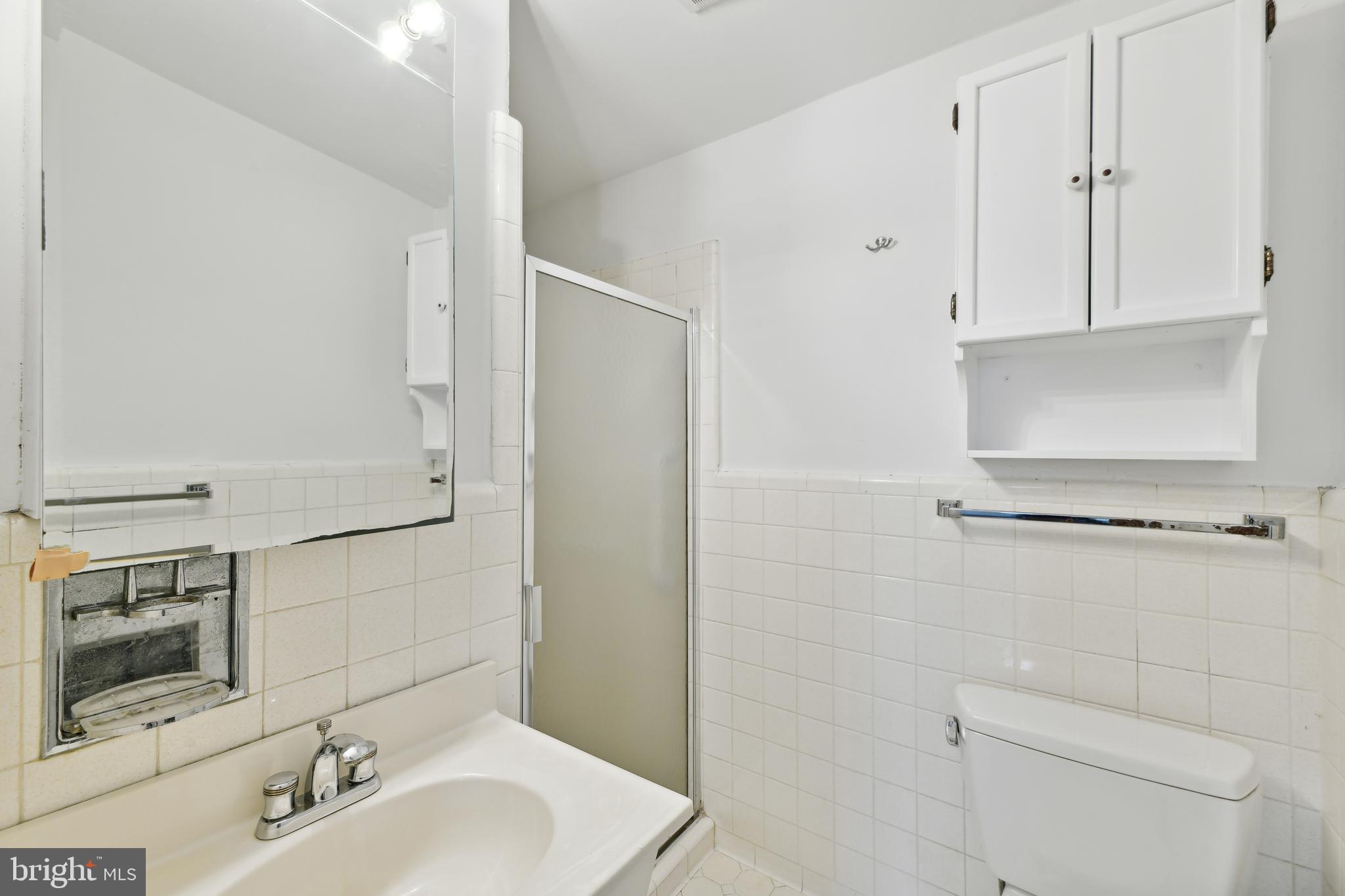 3802 Military Road Northwest Washington, DC 20015 - Photo 22 of 45 Primary En-Suite Full Bath