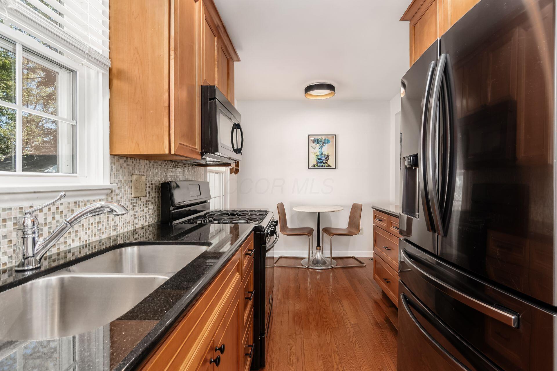 256 East Beaumont Road Columbus, OH 43214 - Photo 7 of 37 Kitchen